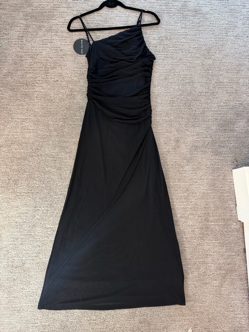 White Fox Elegant Black One-Shoulder Maxi Dress